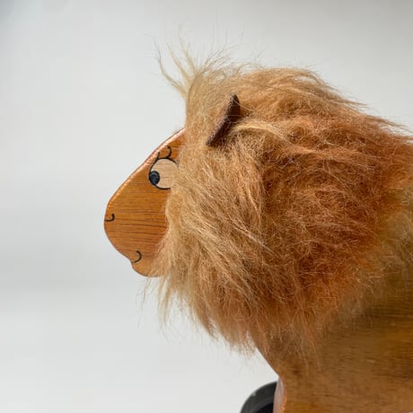 USED LION WOODEN TOY