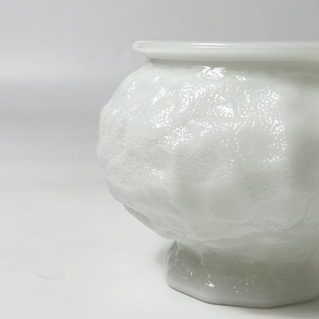 VINTAGE 60S “E.O.BRODY” MILK GLASS PLANTER VASE