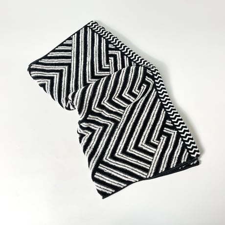 USED GEOMETRIC PATTERN COTTON TOWEL