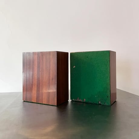 VINTAGE WOODEN BOOKEND