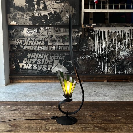 USED METAL FRAME RESIN SHADE STAND LAMP
