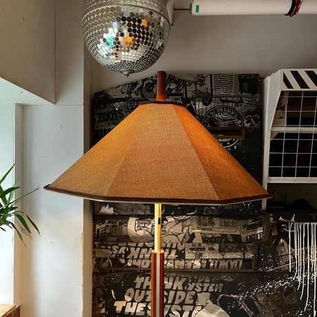 USED IRON LEG FLOOR LAMP