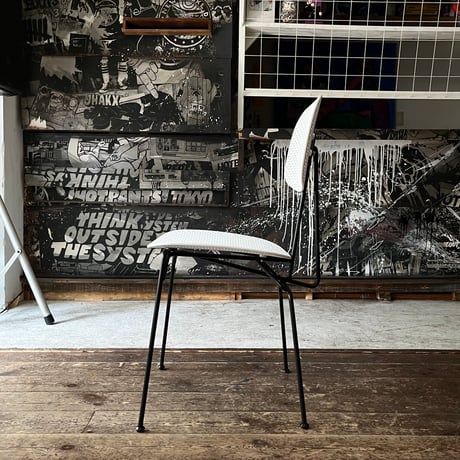USED STEEL LEG PLASTIC CHAIR