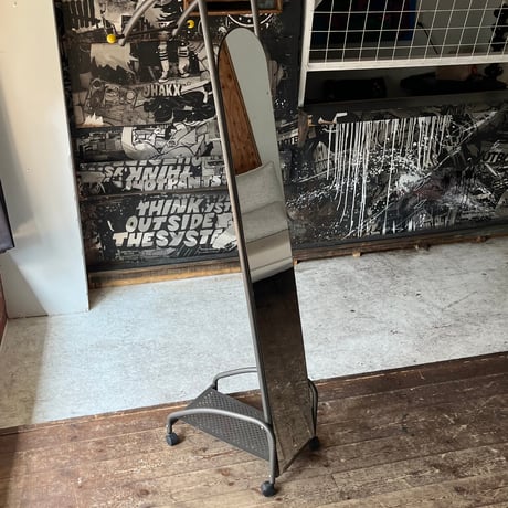 USED STEEL FRAME CARRY STAND MIRROR