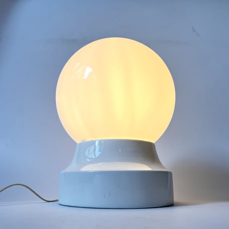 USED GLASS BALL SHADE CERAMIC TABLE LAMP