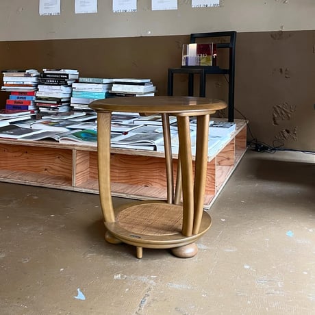 JAPAN USED "KARIMOKU" WOODEN ROUND SIDE TABLE