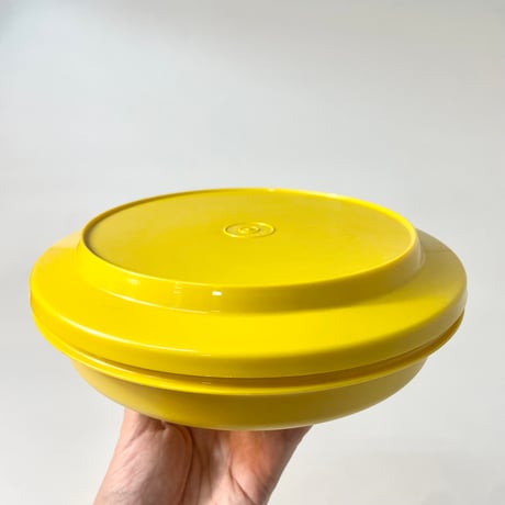 USED “TUPPERWARE / SEAL AND SERVE” YELLOW CANISTER