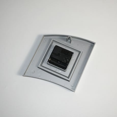 USED PLASTIC DESIGN WALL CLOCK
