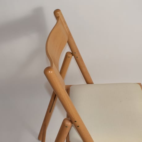 USED WOODEN FOLDING CHAIR