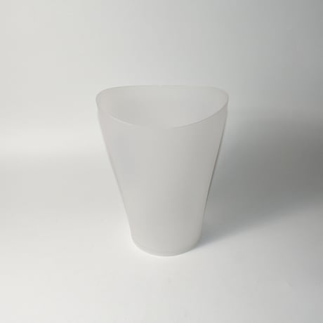 NEW "RUBBERMAID" PLASTIC TRASH CAN