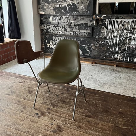 VINTAGE 50’S-60’S “HERMAN MILLER” STEEL FRAME NAUGAHYDE LEATHER WOODEN TABLE CHAIR