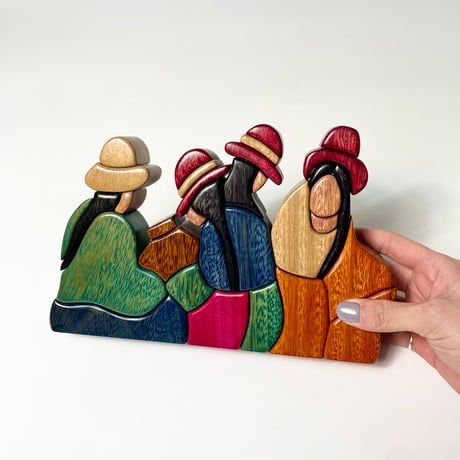 USED WOOD SCULPTURE