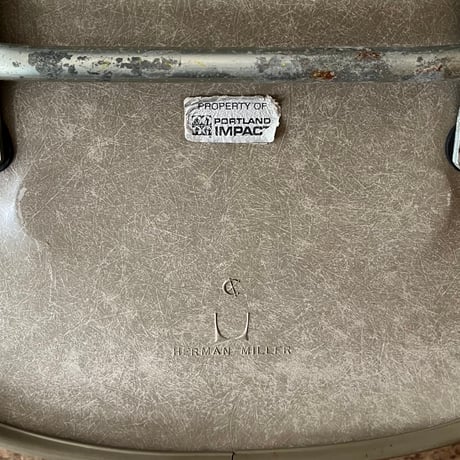 VINTAGE 50’S-60’S “HERMAN MILLER” STEEL FRAME NAUGAHYDE LEATHER WOODEN TABLE CHAIR
