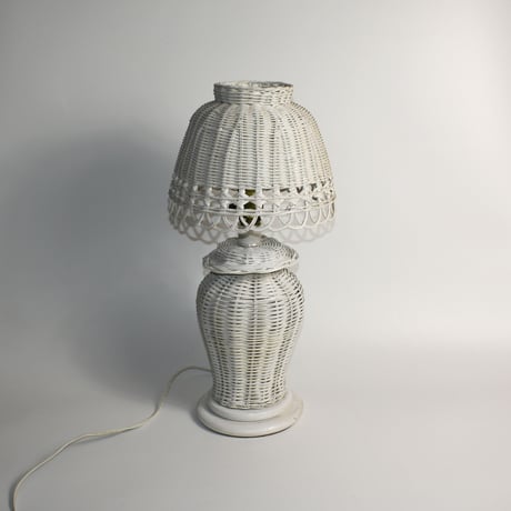 USA VINTAGE WHITE RATTAN WICKER TABLE LAMP