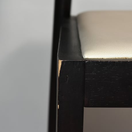 USED WOODEN CHAIR