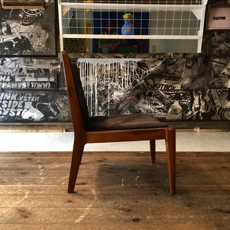 WOODEN CHAIR