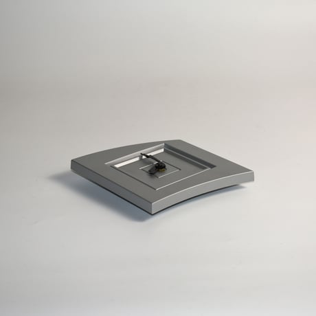 USED PLASTIC DESIGN WALL CLOCK