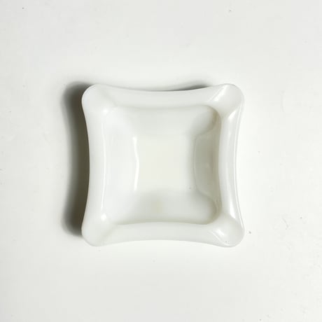 VINTAGE MILKGLASS ASHTRAY