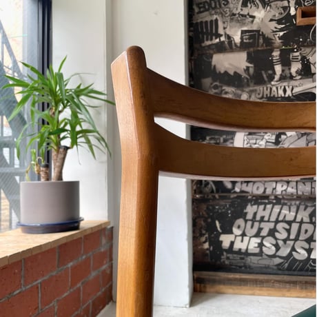 VINTAGE 70'S WOODEN CHAIR