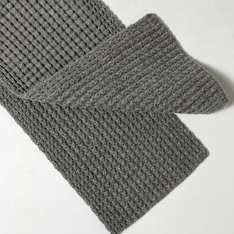 COMFORTABLE REASON "Waﬄe Hood Scarf"
