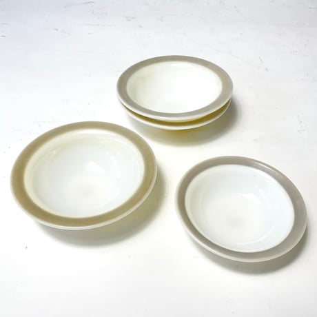 VINTAGE 50'S "PYREX" DOVE GREY BOWL