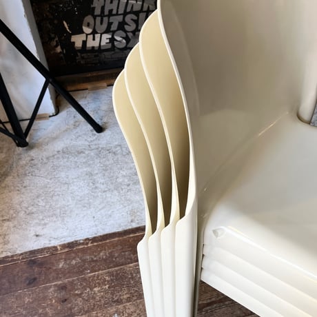 VINTAGE 70'S "ARTEMIDE / SELENE " PLASTICS STACKING CHAIR BY VICO MAGISTRETTI