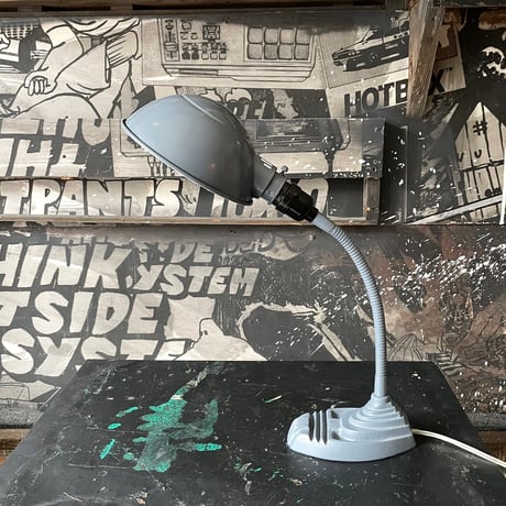 USED OLD SCHOOL TABLE LAMP