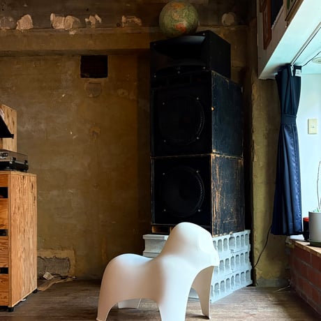 USED PLASTIC GORILLA STOOL