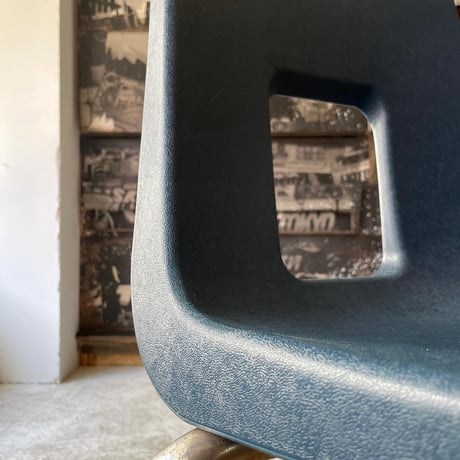 USED STEEL LEG STACKING CHAIR