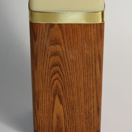 USA VINTAGE MID-CENTURY WOODEN STAND & PLASTICS SHADE TABLE LAMP