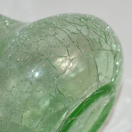 USED CRACK GLASS FLOWER VASE