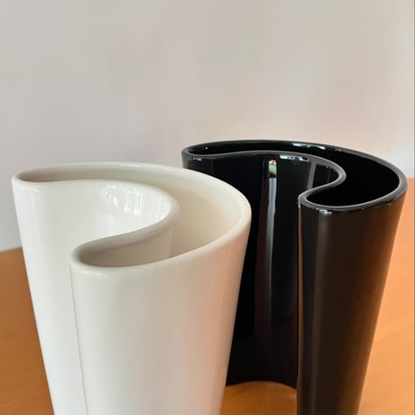 USED CERAMIC CURVE POT