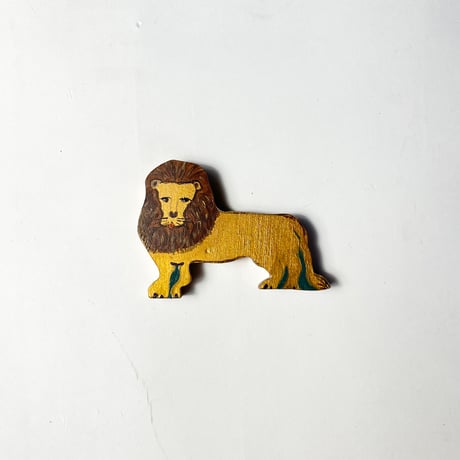 USED WOODEN LION OBJECT