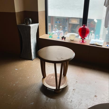 JAPAN USED "KARIMOKU" WOODEN ROUND SIDE TABLE