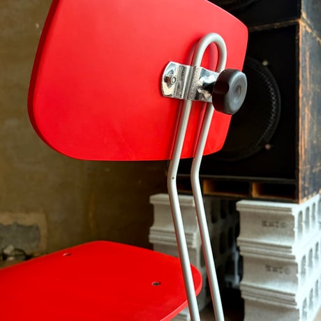 USED POSTMODERN STEEL LEG CARRY CHAIR