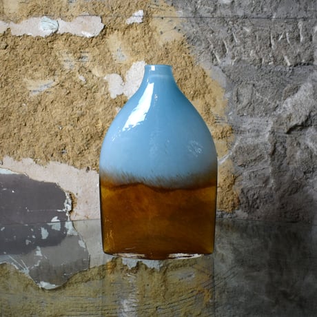 GLASS FLOWER VASE