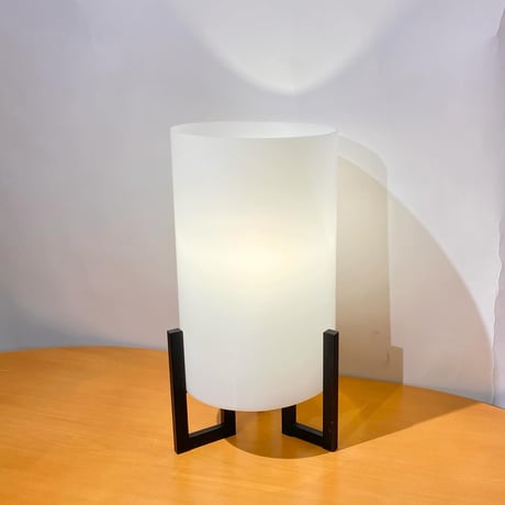 USED PLASTIC SHADE IRON LEG TABLE LAMP