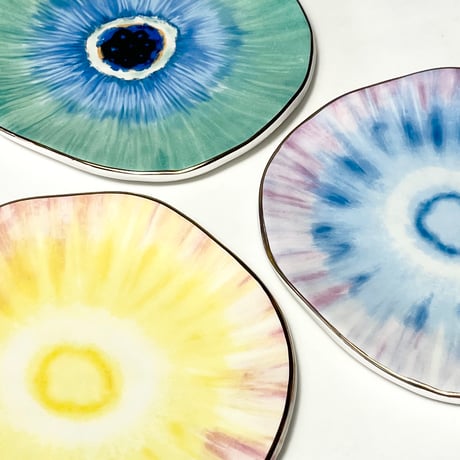 USED HANDMADE TIE DYE CERAMIC PLATE