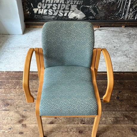 JAPAN USED “ITOKI” WOODEN FRAME FABRIC ARM CHAIR