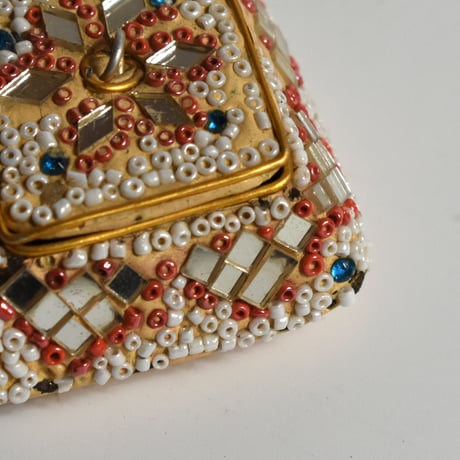 USED BEADS POTTERY CASE