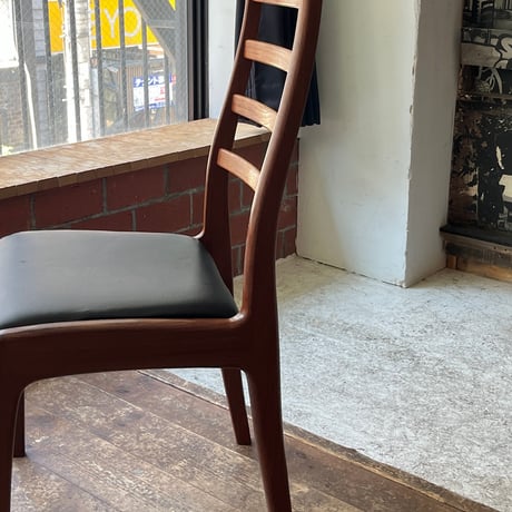 USED WOODEN LEATHER SEAT CHAIR