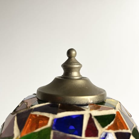 USED PATCHWORK GLASS SHADE TABLE LAMP