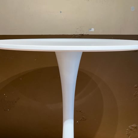 USED ROUND DINING TABLE