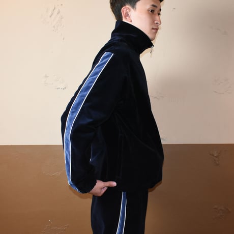 COMFORTABLE REASON " Velvet Op Neck