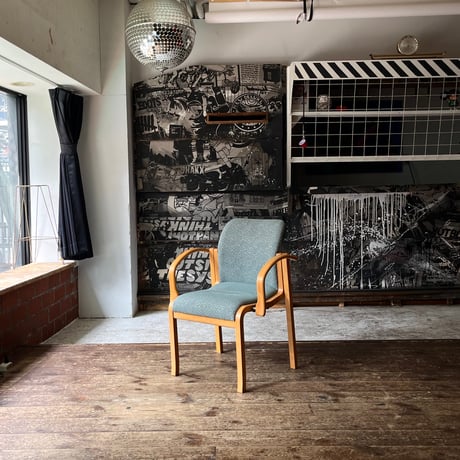 JAPAN USED “ITOKI” WOODEN FRAME FABRIC ARM CHAIR