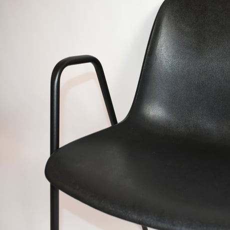 USED PLASTICS STACKING ARM CHAIR