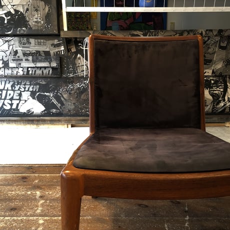 WOODEN CHAIR