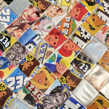 USED DESIGN PAPER POUCH