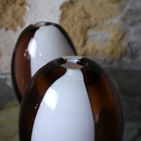 GLASS FLOWER VASE