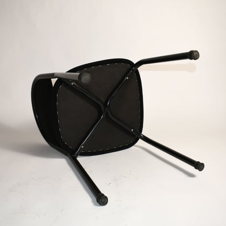 USED IRON LEG VELVET CHAIR